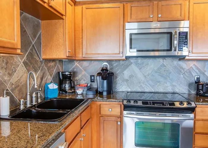 Rockaway Oceanview Condo,Steps To The Beach & Downtown,W&D, Wifi
