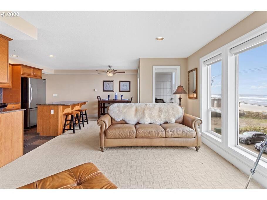 Rockaway Oceanview Condo,steps To The & Downtown,w&d, Wifi *