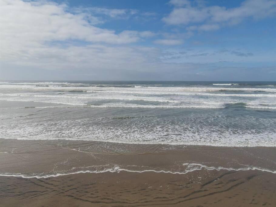 Rockaway Oceanview Condo,steps To The & Downtown,w&d, Wifi