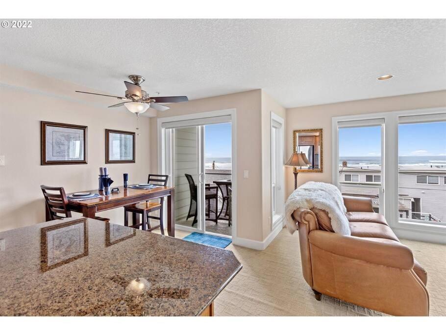 Rockaway Oceanview Condo,steps To The & Downtown,w&d, Wifi Holiday home Rockaway Beach