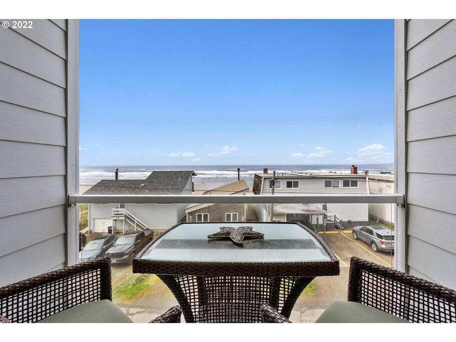 Holiday home Rockaway Oceanview Condo,steps To The & Downtown,w&d, Wifi *
