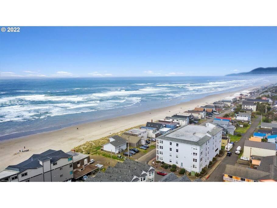 Rockaway Oceanview Condo,steps To The & Downtown,w&d, Wifi