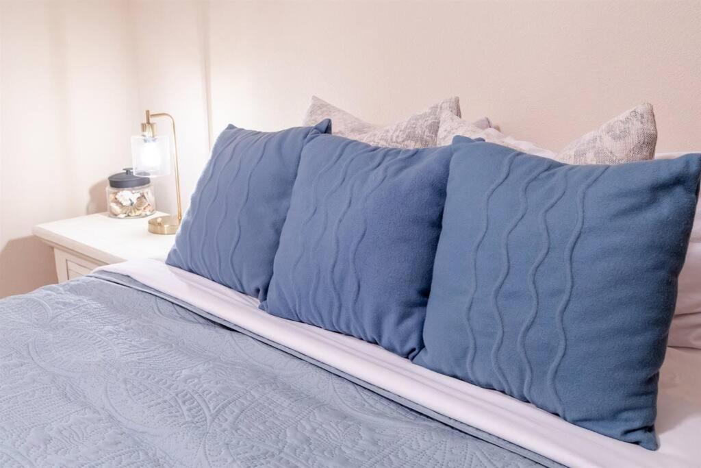 Rockaway Oceanview Condo,steps To The & Downtown,w&d, Wifi Holiday home