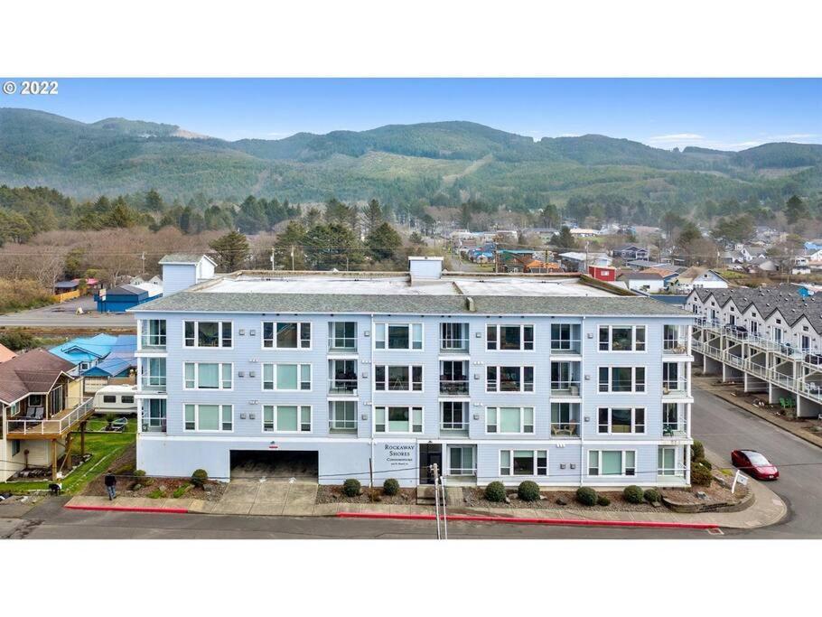 Rockaway Oceanview Condo,steps To The & Downtown,w&d, Wifi Holiday home Rockaway Beach